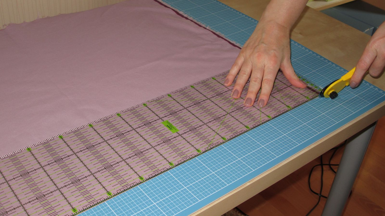 2-rolling_cutter_yardage_cuttiing_quilt
